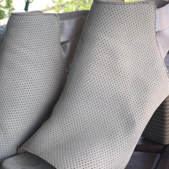 Kenneth Cole Reaction heels - Picture 2 of 5